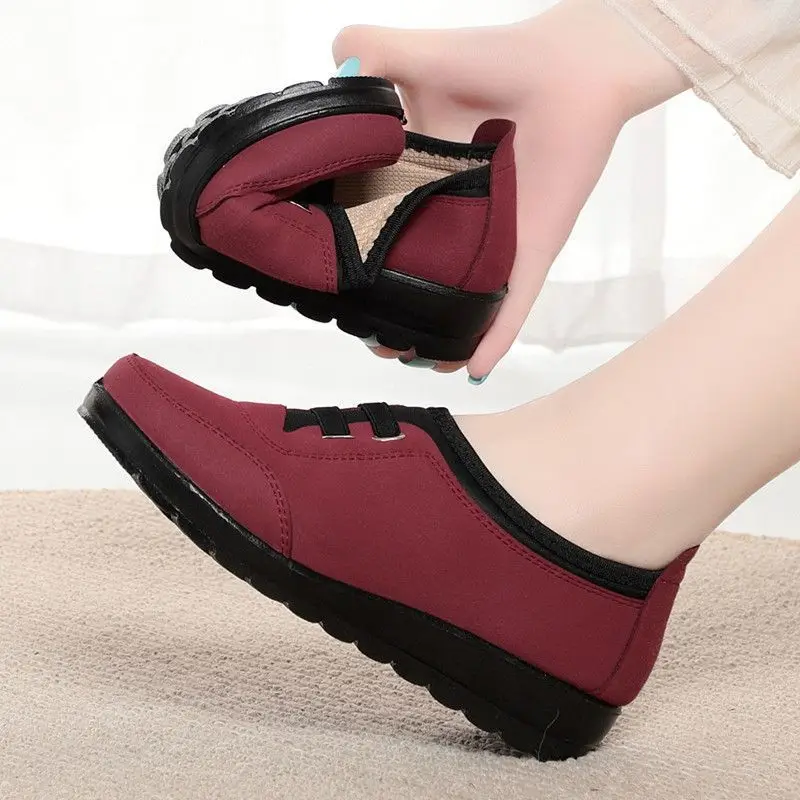 Damen-Schuhe aus Canvas mit weicher Sohle, zum Hineinschlüpfen, rutschfest, flache Laufschuhe für ältere Damen, atmungsaktiv, bequem, lässige Slipper. – Detail 4