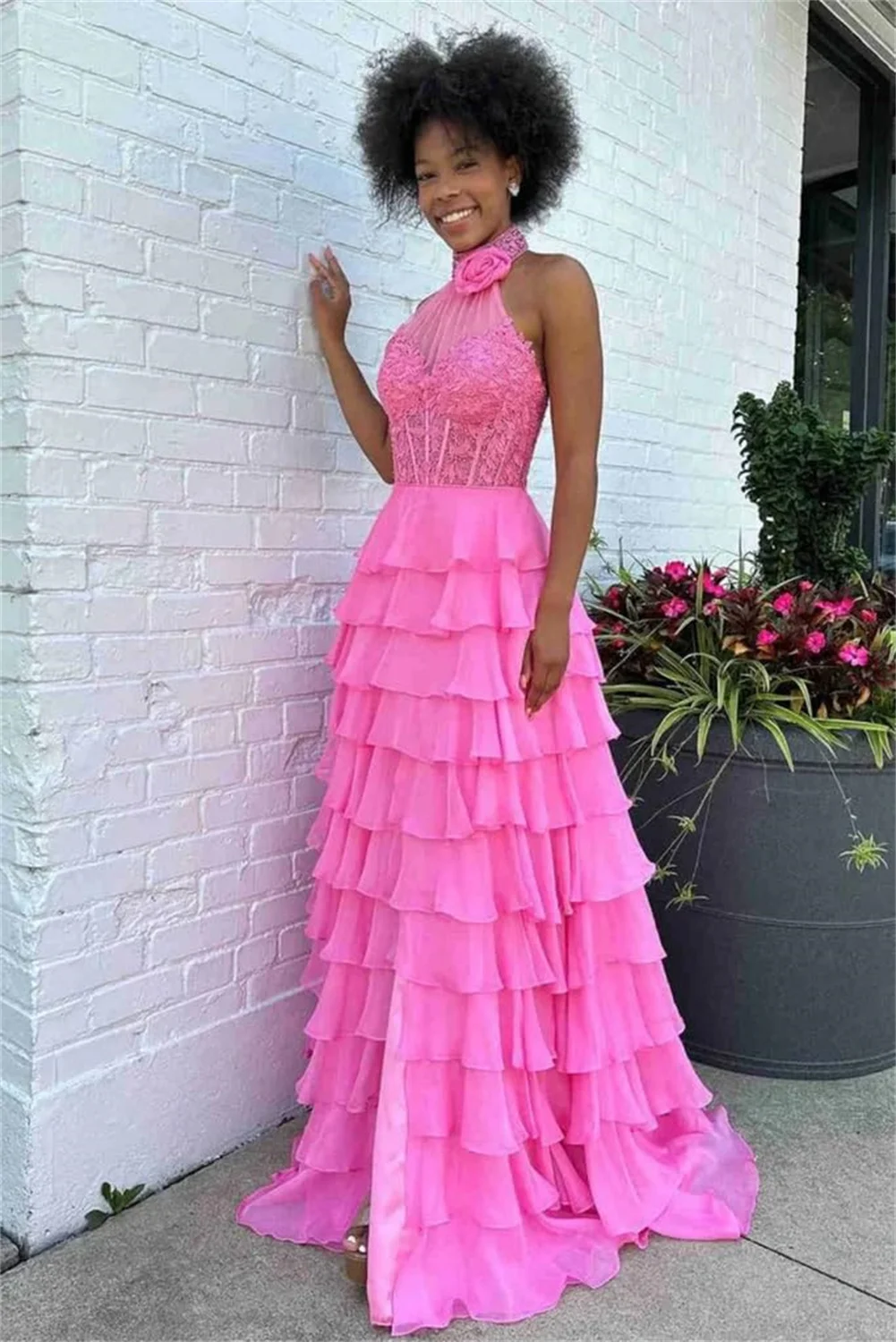 

Customized Halter Chiffon Prom Dress With Lace Applique 3D Flower Beaded Evening Party Gown Tiered Ruffles Slit Bridesmaid Dress