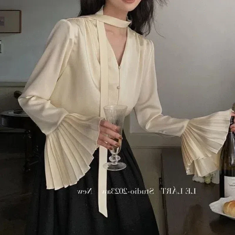 

2024 Summer Women's Casual Fashion Elegant Commuter Stand Collar Loose Button Gentle Organ Sleeve Drift Belt Design Satin Top
