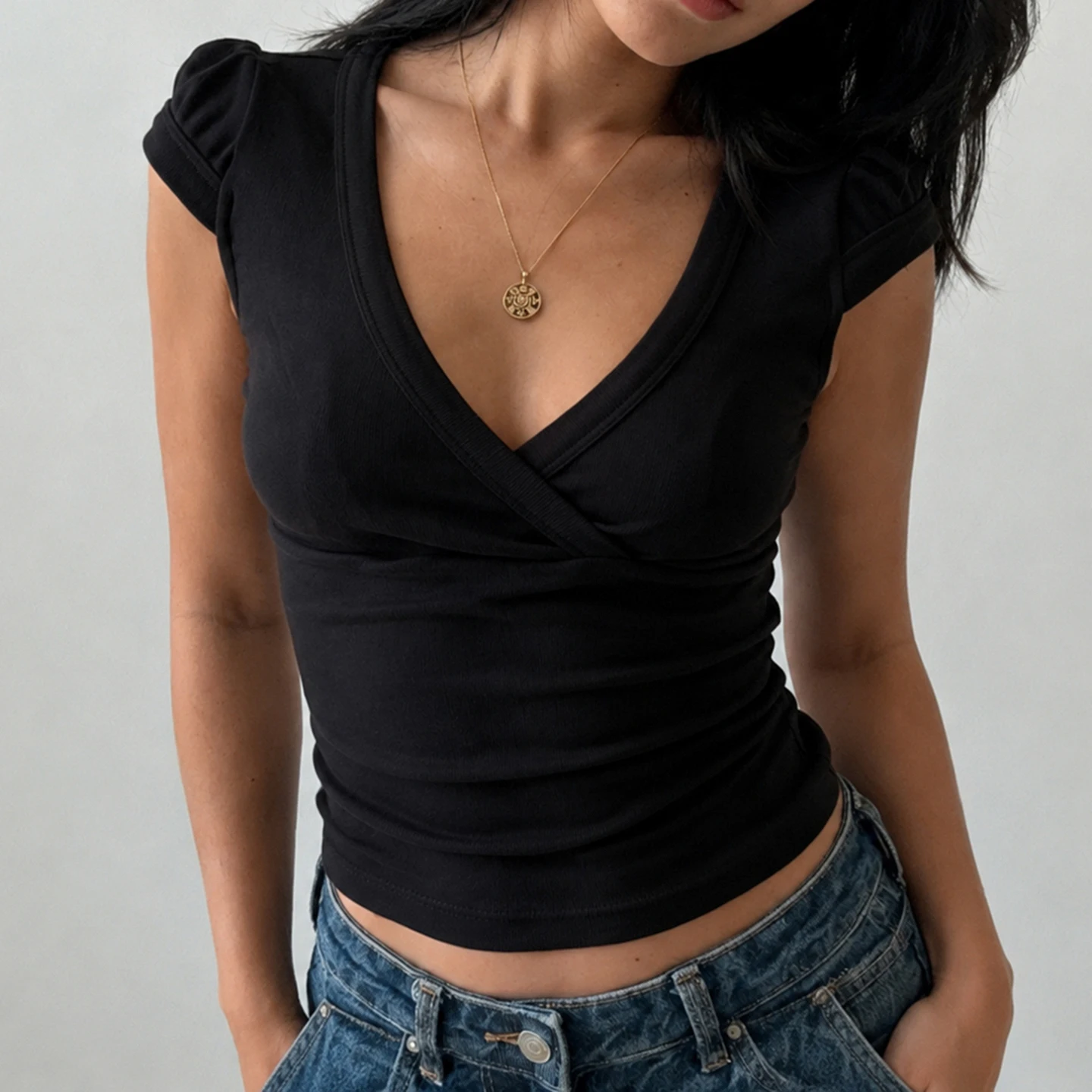 SUCHCUTE Y2K Basic Wrap V-Ausschnitt T-Shirt mit Flügelärmeln, geraffter Taille, schmal geschnitten, kurz geschnitten, lässiges Top, Sommer Damen T-Shirts, Korean Harajuku – Detail 14