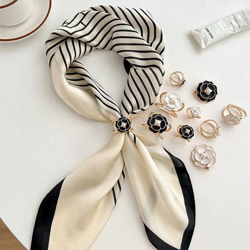 

2024 Luxury Scarf Buckle Joker Scarf Knotted Buttons Brooch Flower Brooch Ring Buckle Fashon Scarf Ring Scarf Accessories