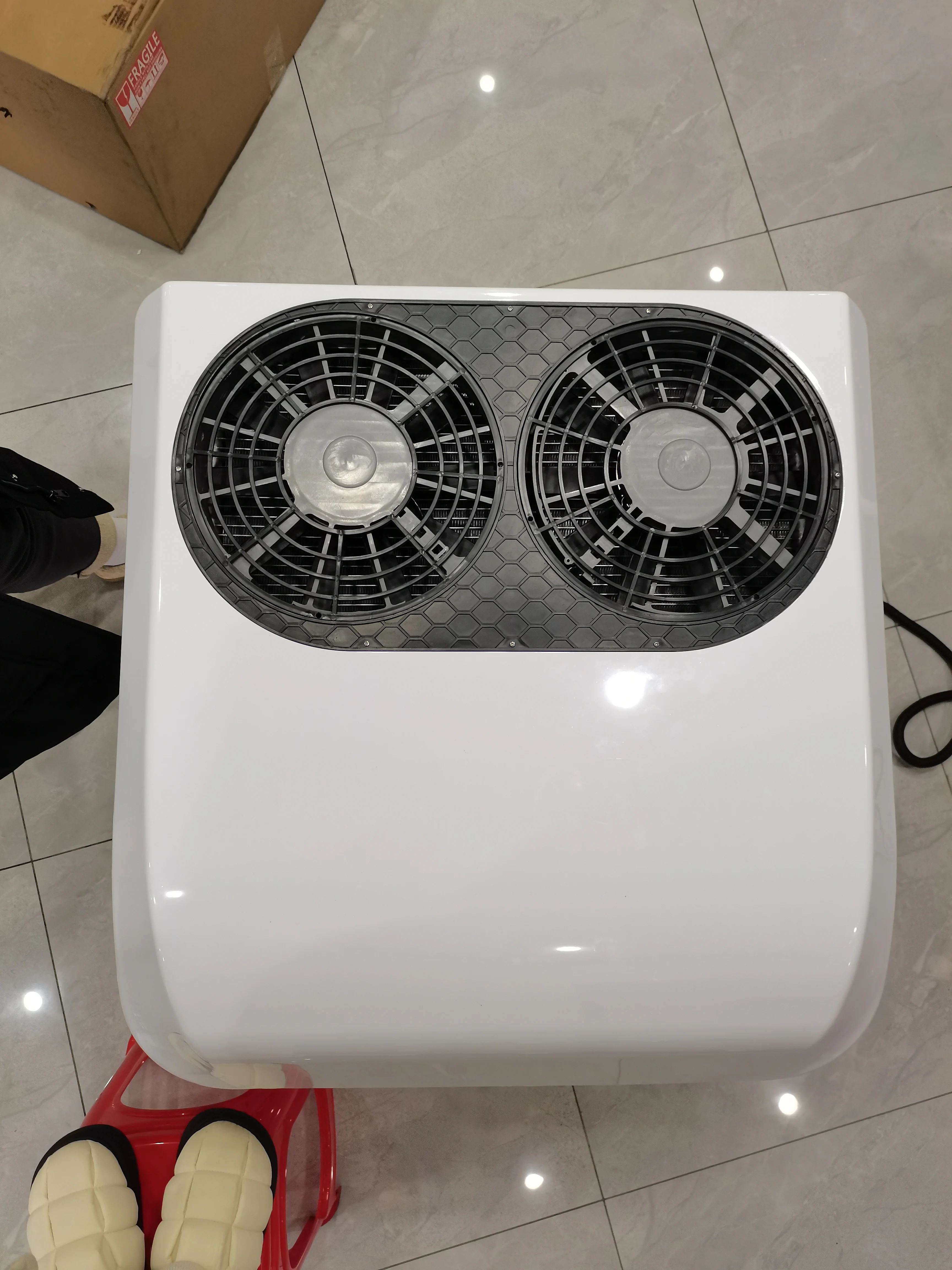 Mini condizionatore d'aria elettrico da parcheggio 12V 24V, unità di riscaldamento e raffreddamento della cabina per auto e camion