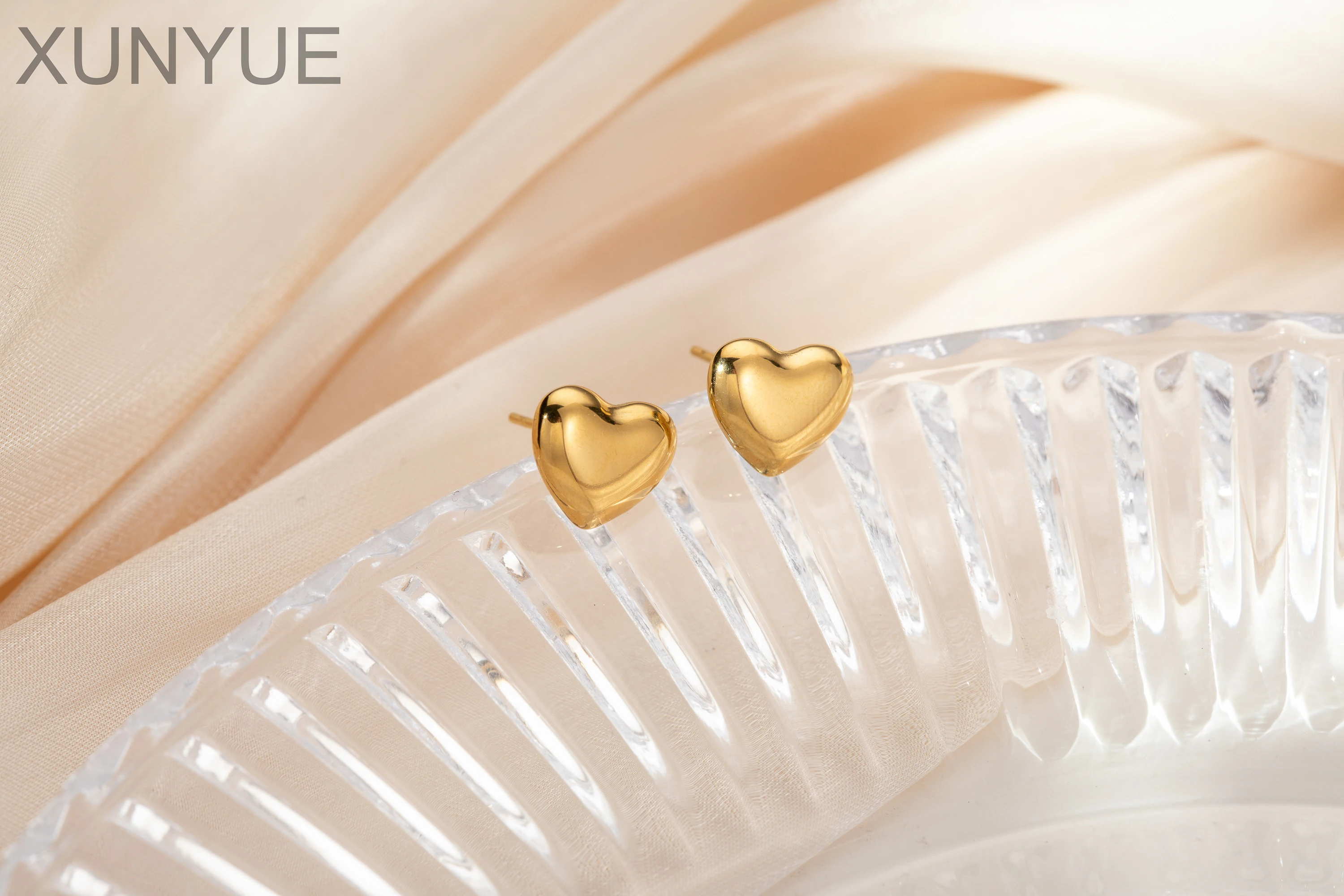 

XUNYUE Wholesale Fashion Women Earrings 18K Gold Plated Stainless Steel Love Stud Design Earrings 1
