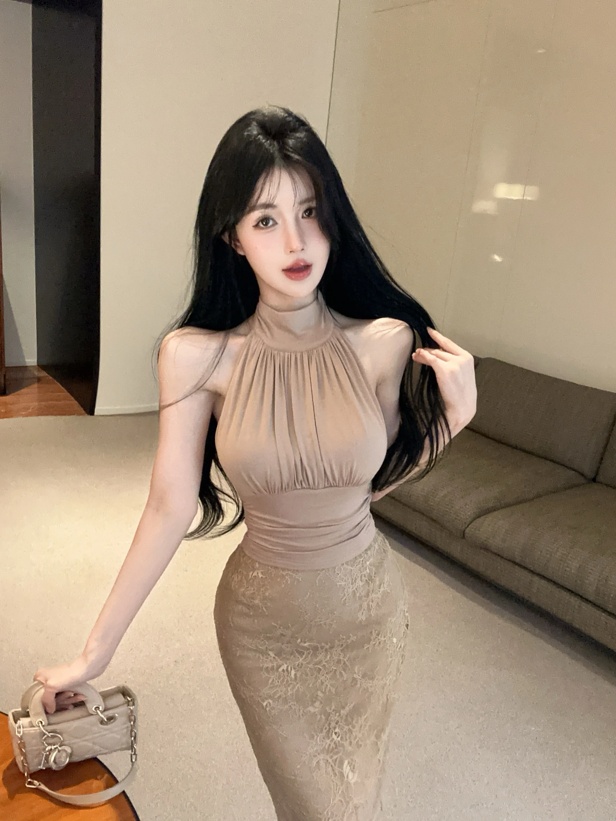 Otoño 2025 Nuevo Sle Top de encaje para mujer con falda a juego Sa y almohadilla en el pecho Conjunto de dos piezas ajustado sexy