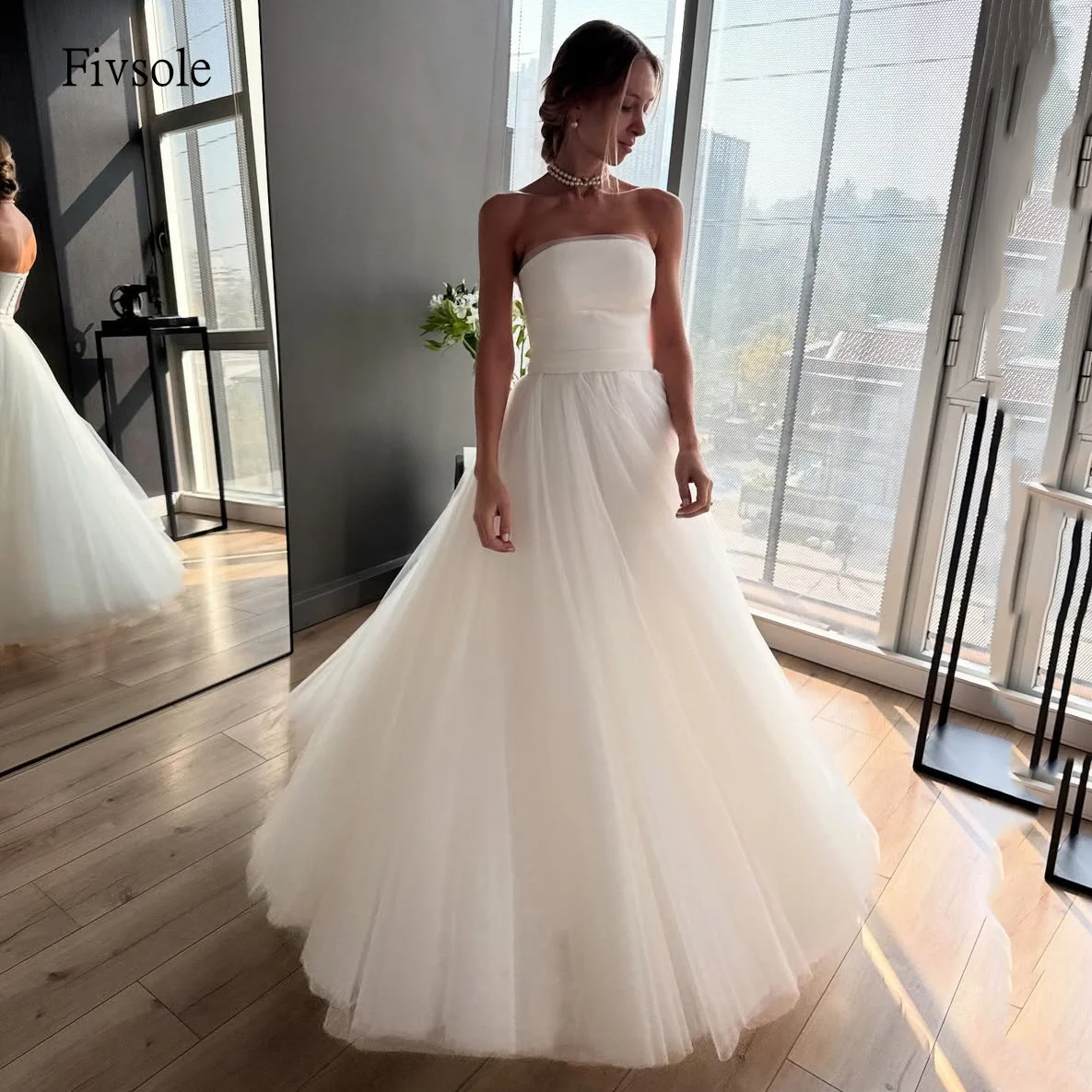 

Fivsole Classic Mesh Strapless A Line Wedding Dress Sleeveless Button Bride Dresses Floor Length Wedding Gowns Customized