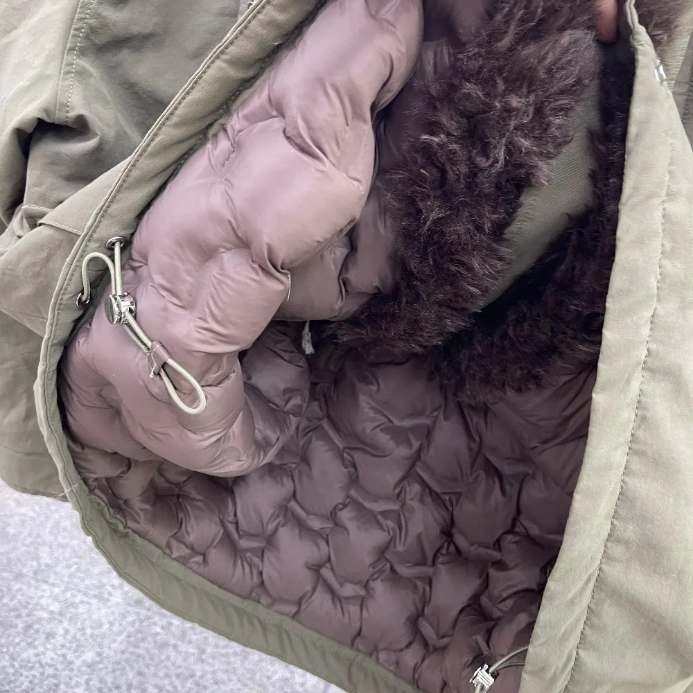 سترة شتوية جديدة لعام 2025 على الطراز الكوري مع طية صدر السترة من صوف الضأن للنساء سترة دافئة فضفاضة متوسطة الطول #4