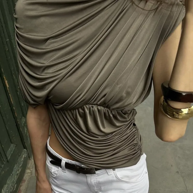 2025 T-shirt ajusté sexy col rond asymétrique haut à manches simples avec détails à volants en dessus de couleur unie été