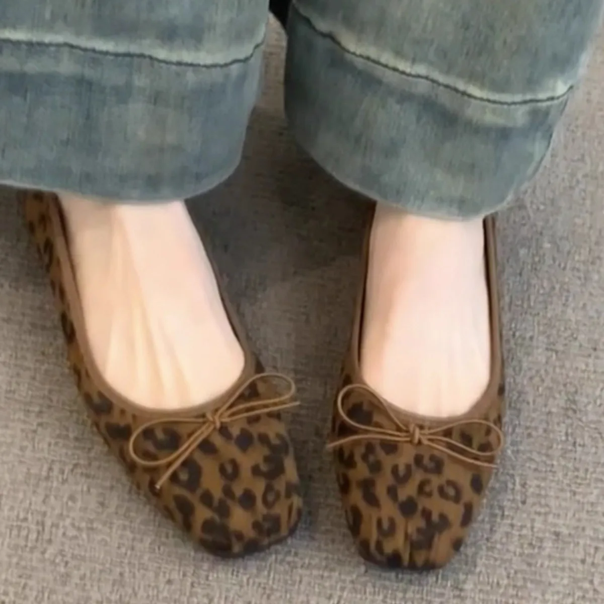 Damen-Ballerinas mit Leopardenmuster, eckiger Zehenpartie und Schleifendekoration, lässige Alltagsschuhe für Damen – Detail 2