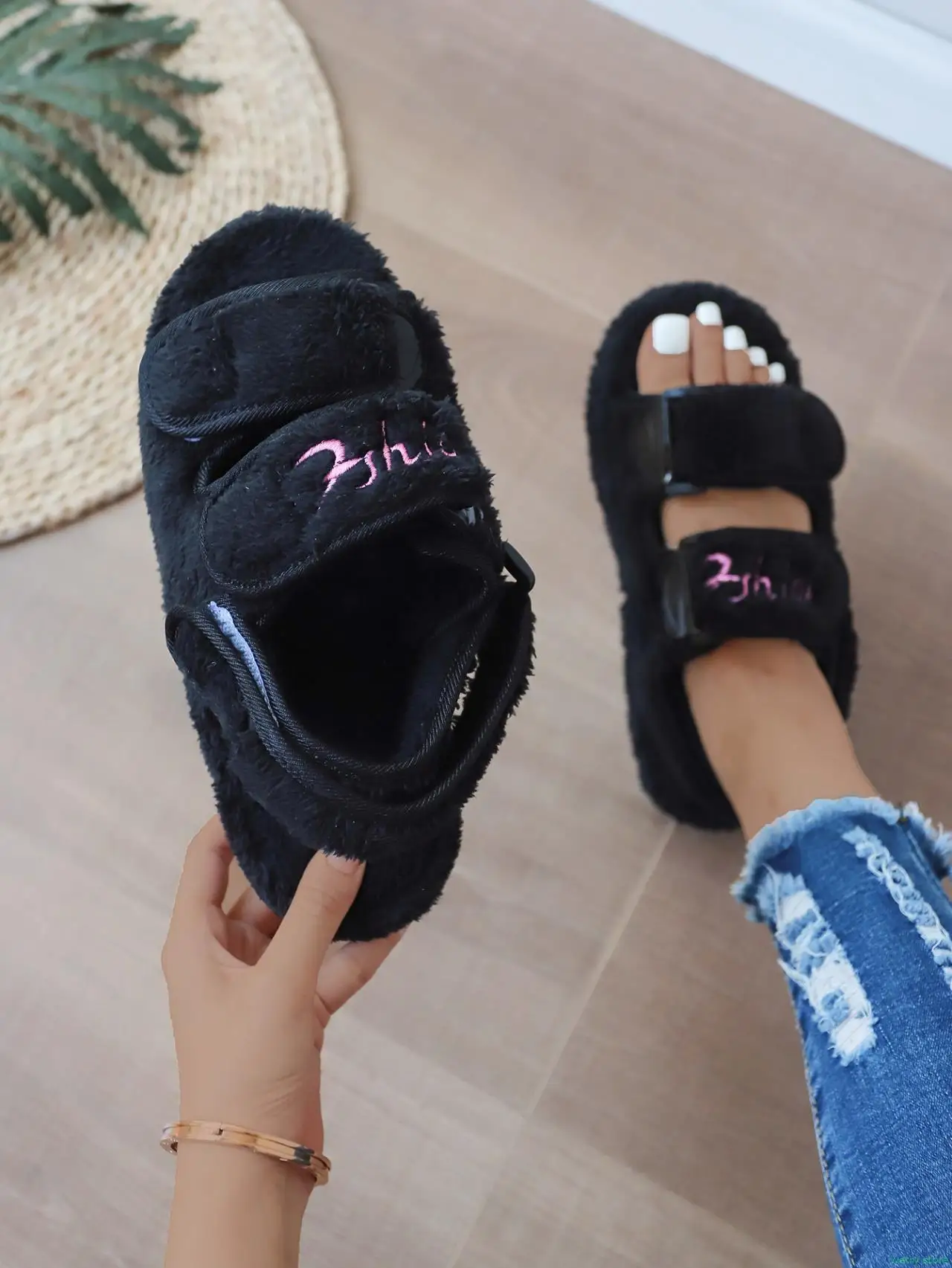 2022 Fur Sandals Women Summer Thick Flat Slides Outdoor Sandals Girl Fashion Casual Beach Shoes Ladies Open-Toe Plus Size Shoes