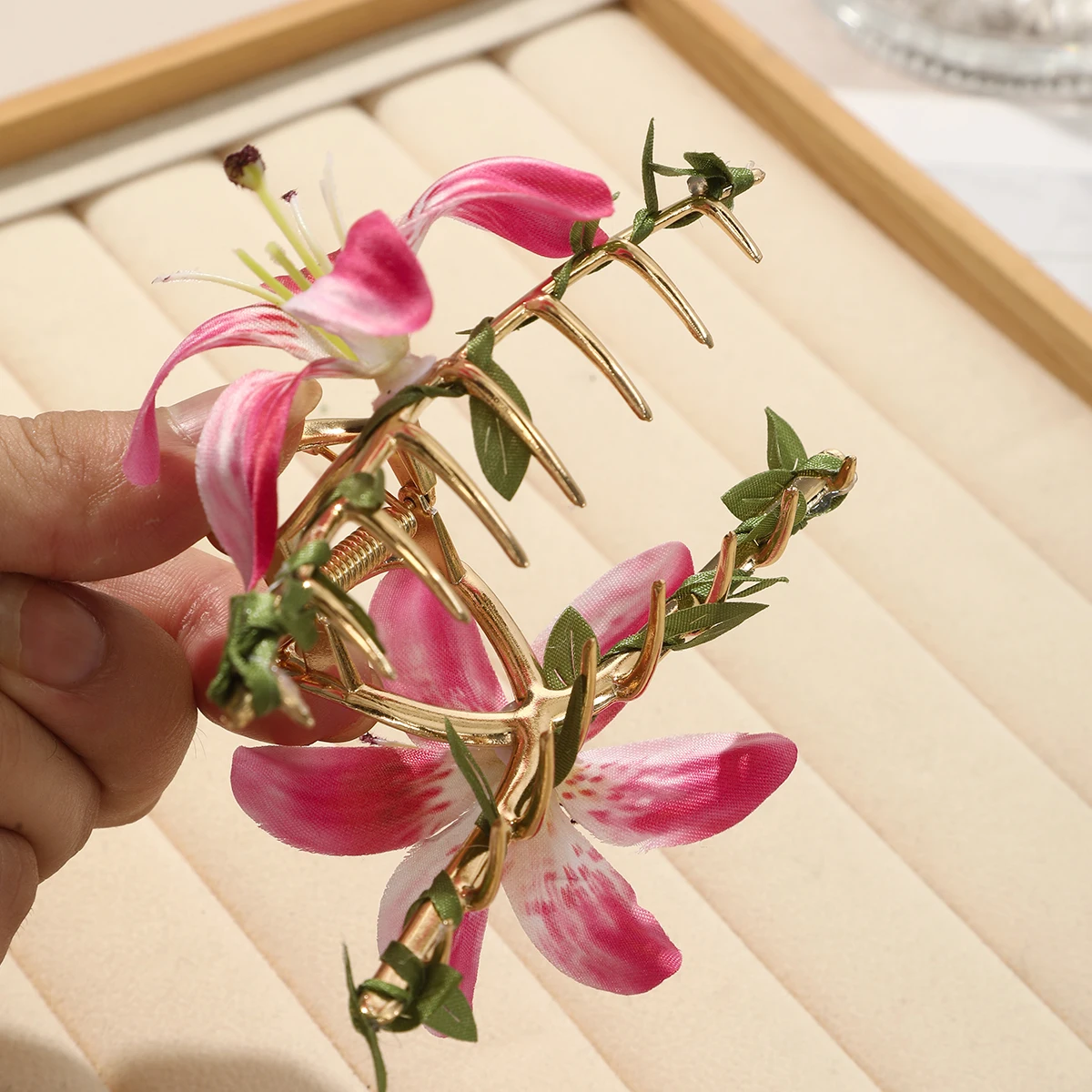 Pinza para el pelo de lirio de simulación dulce para mujer, horquilla elegante con flor, accesorios para el cabello hermosos para fiesta de vacaciones, tocado, 1 ud.