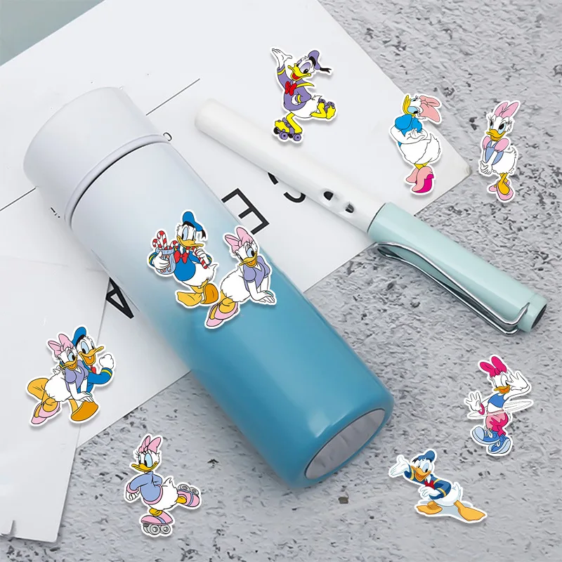 جديد ديزني 50 قطعة دونالد داك ملصقات الكمبيوتر المحمول سكيت الهاتف المحمول الغيتار كوب ماء دراجة نارية ملصقات لطيف الشارات هدية صغيرة