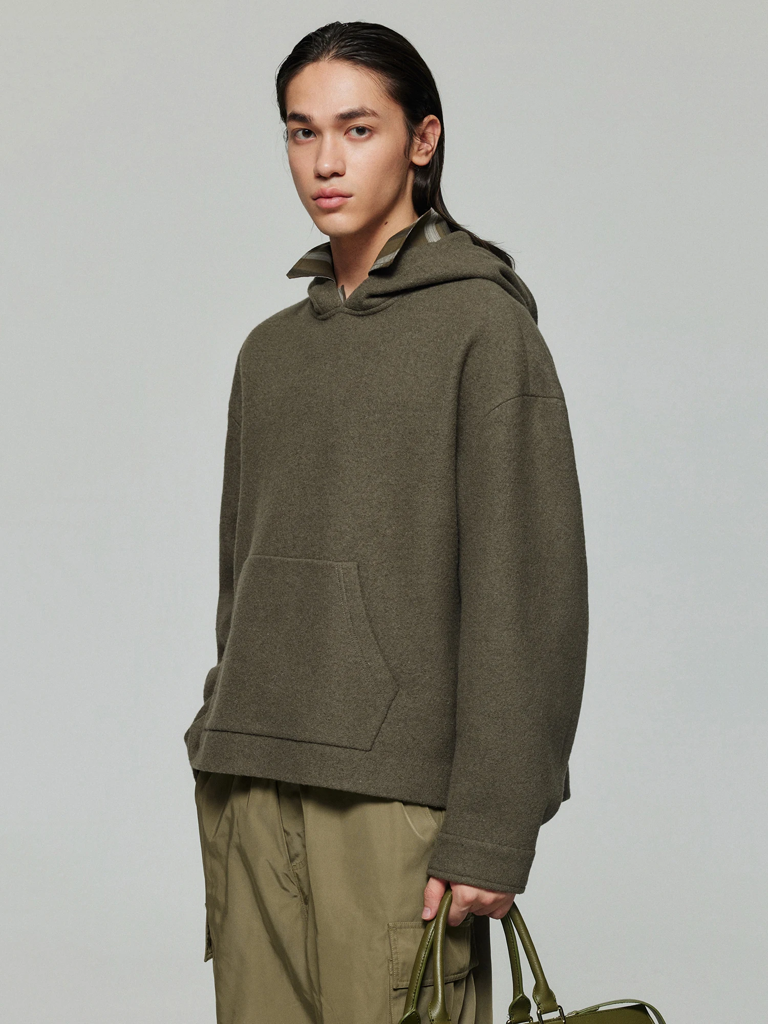 سترة صوفية أساسية فضفاضة بغطاء للرأس مصنوعة من التويد مع رقع جلدية مثلثة بتصميم بسيط للرجال بأسلوب كاجوال لفصلي الخريف والشتاء #2