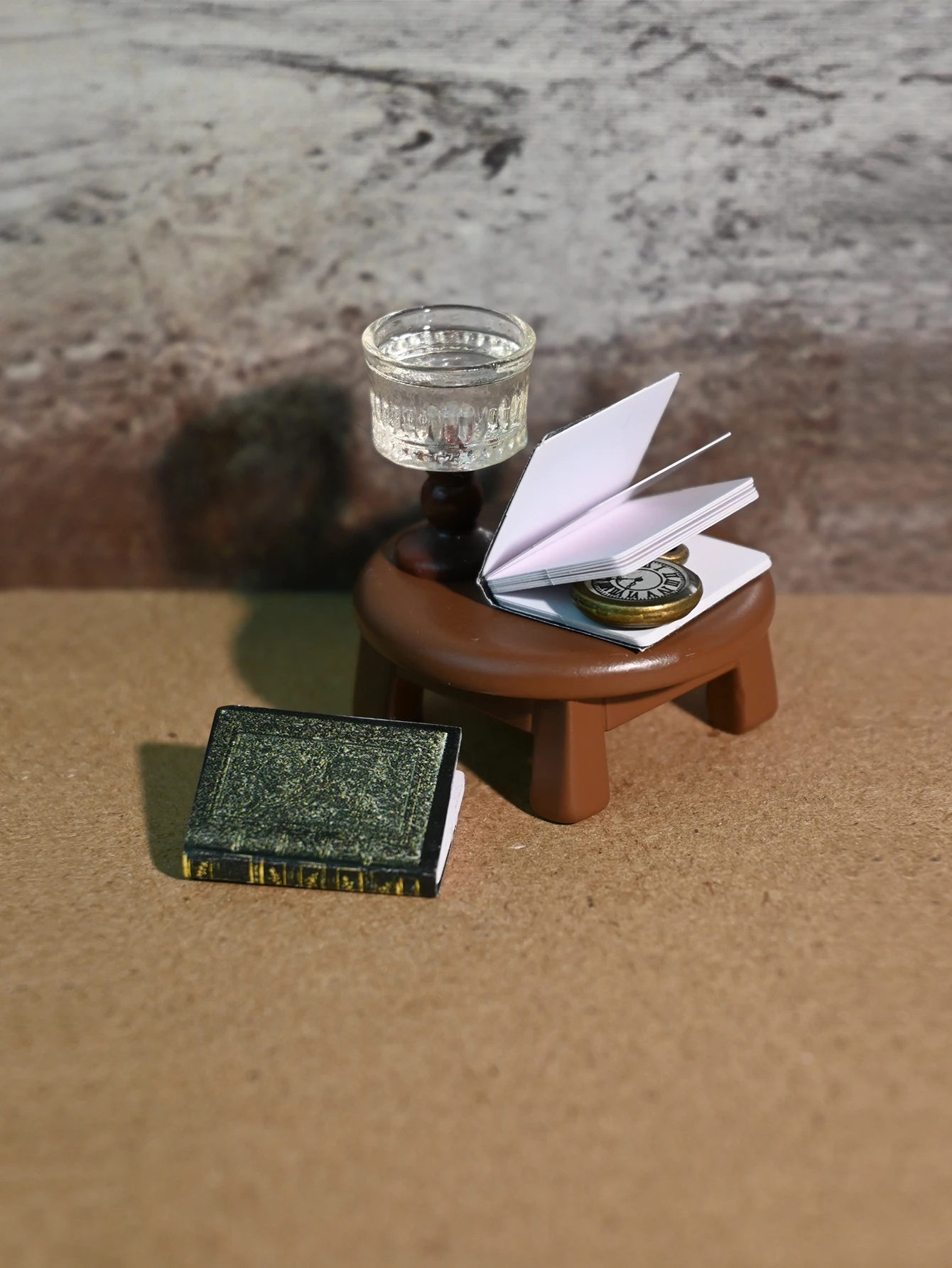 Ein Miniatur-Vintage-Buch-Ornament, Vintage-Schreibtischlampe, Vintage-Taschenuhr-Set, 1/6, 1/12 Puppenhaus-Zubehör, Puppenhaus-Spielzeug, Puppenhaus-Dekorationen, Modellhaus-Zubehör,