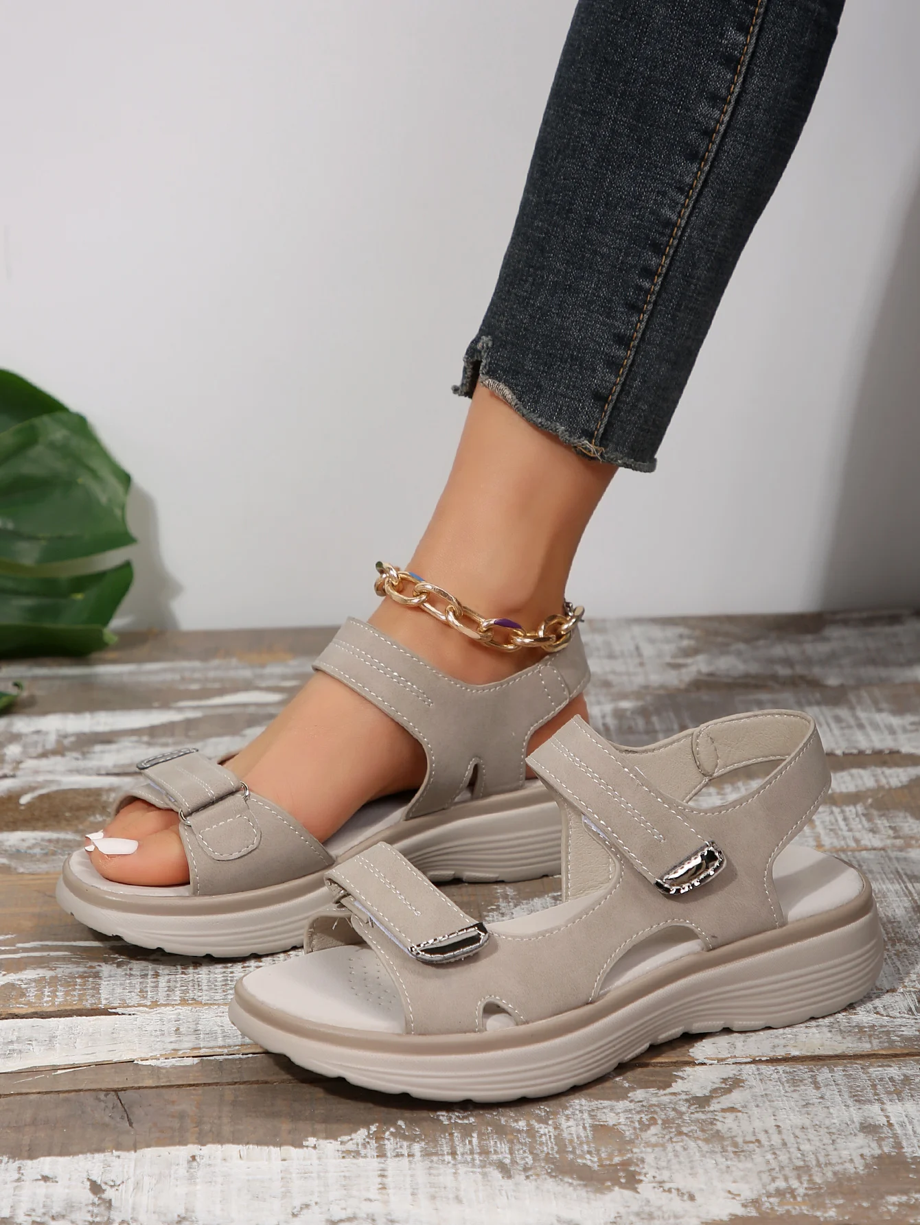 Sommer-Keilsandalen für Damen 2026 Neue Mode Rutschfeste Strandschuhe Leichte Casual Plateau-Sandalen in Übergrößen für Frauen – Detail 17