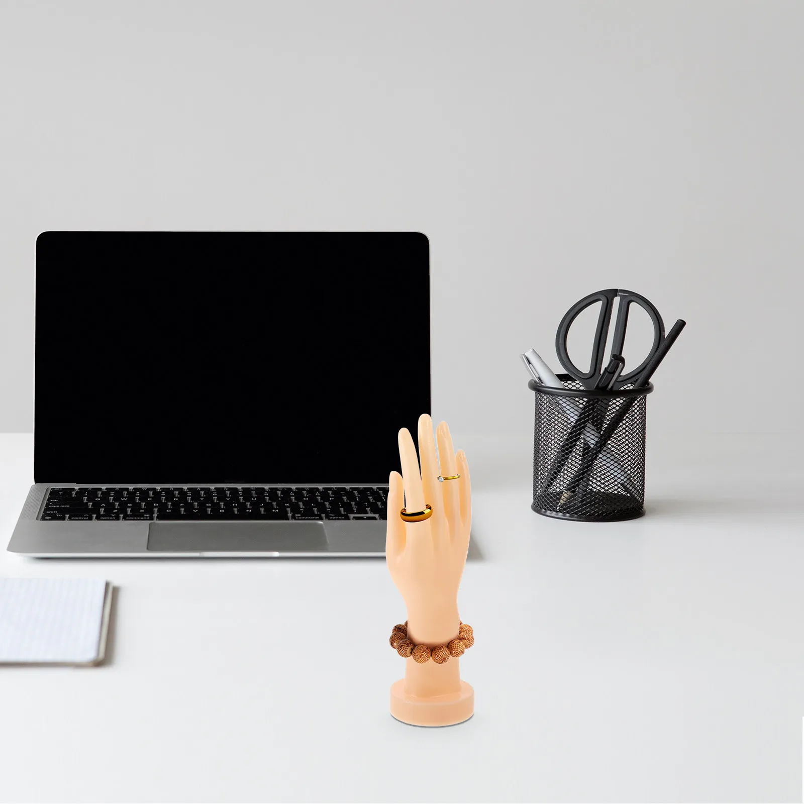 

Hand Jewelry Holder Plastic Realistic Hand Display for Rings Bracelets Gloves Show Jewelry Store Exhibition Mannequin Hands