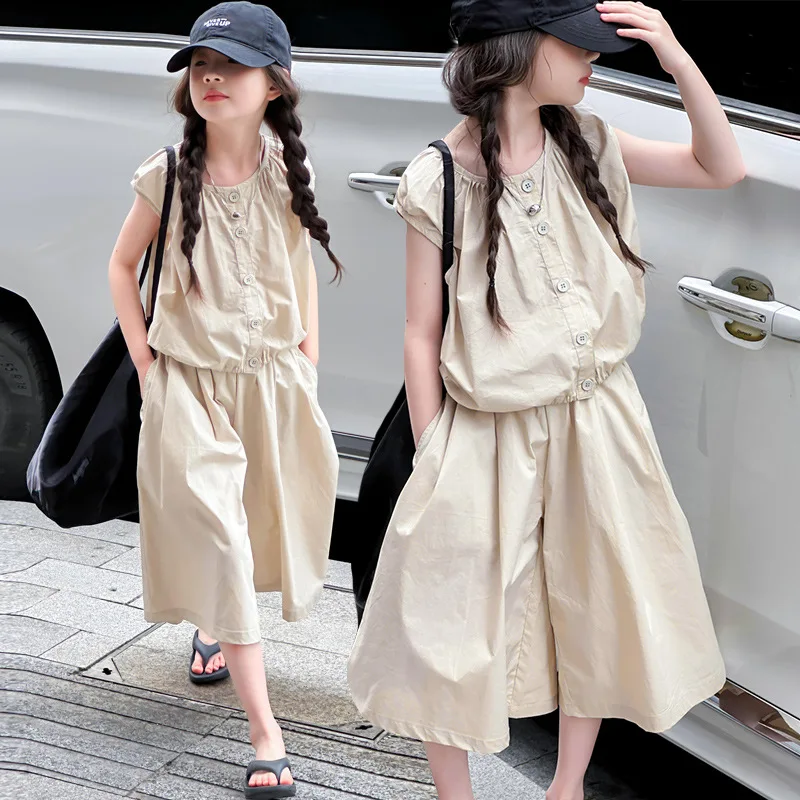 

Girls' Casual Summer Outfit Set, Summer 2025 New Style, Stylish Short Sleeved Top, Fashionable Cropped Pants Two-piece Set