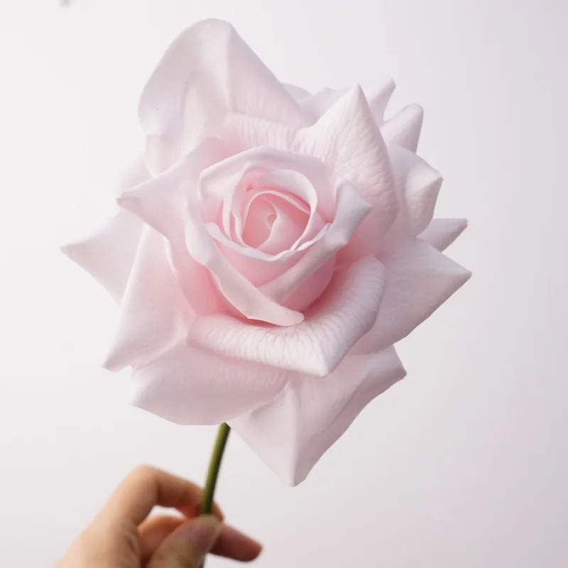 10 Stück Feuchtigkeitsspendende Künstliche Rosen aus Latex mit geschwungenen Kanten für Hochzeits-Brautsträuße, Heimdekoration, Party- und Event-Deko – Detail 15