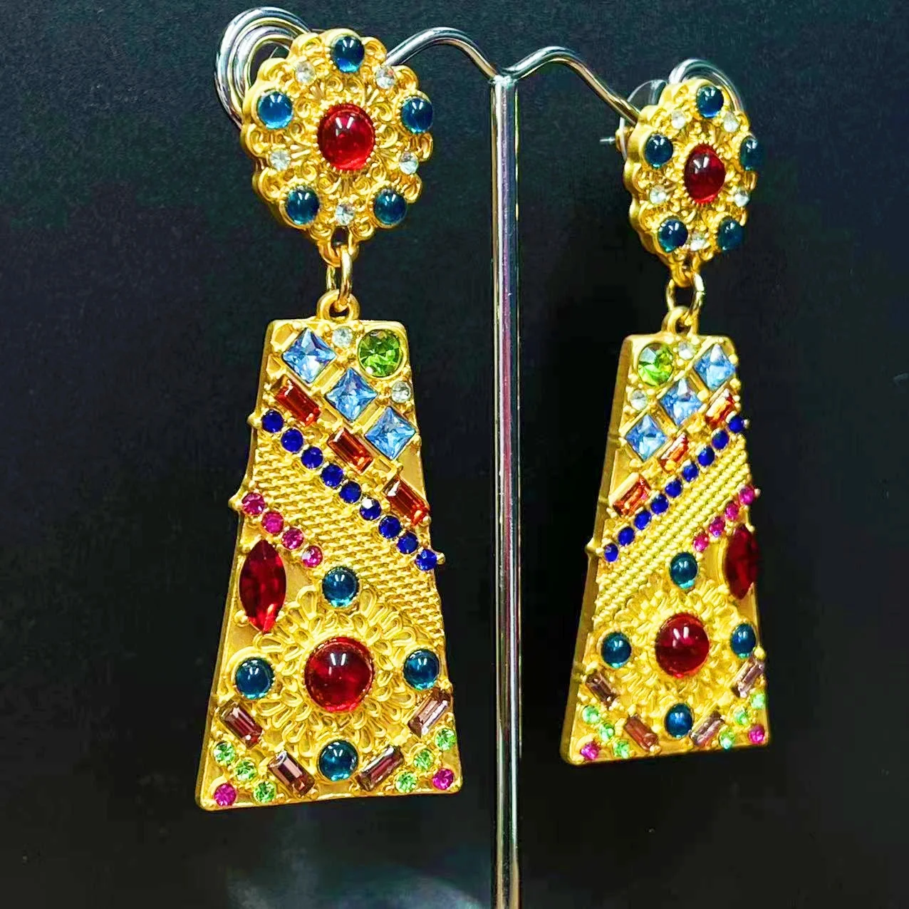 

Middle European court square piece light luxury heavy exaggerated earrings