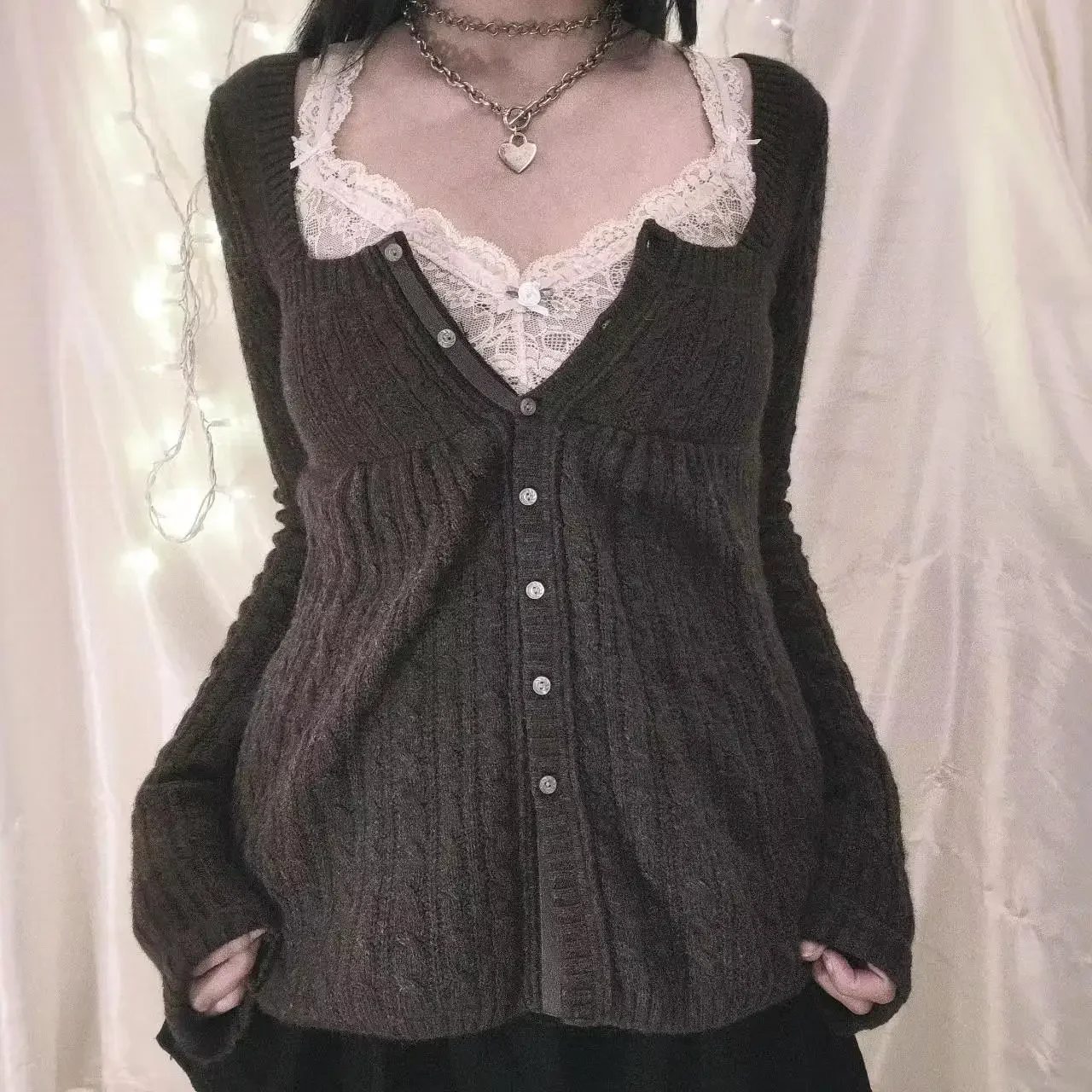 

Comfortable square neck cardigan with long sleeves
