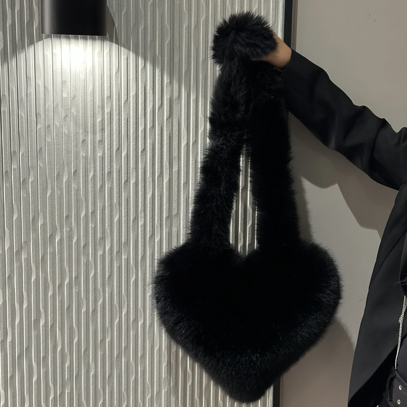 European and American cross-border messenger love bag imitation fox fur plush bag Heart Shaped Shoulder Bag