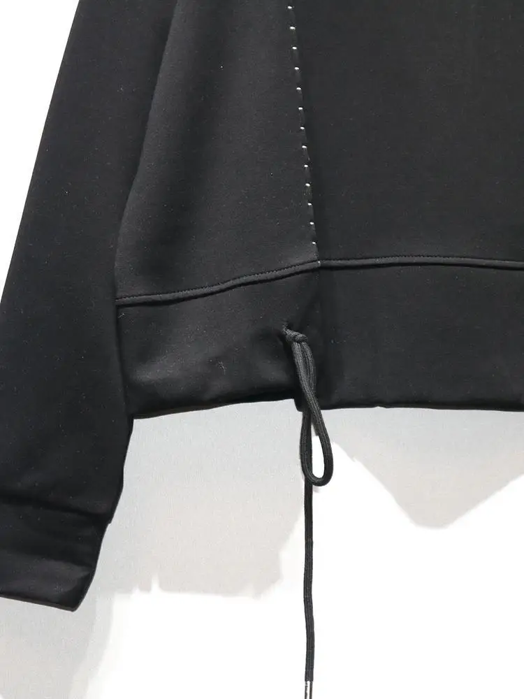 [EAM] Black Topstitched Big Size Casual Sweatshirt New Round Neck Long Sleeve Women Fashion Tide Spring Autumn 2026 1DK0315