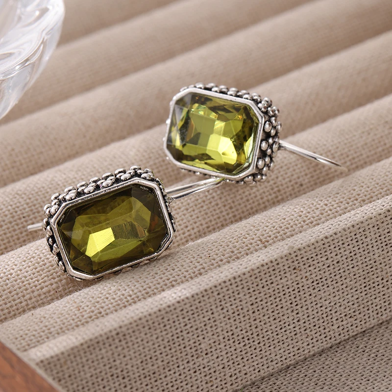 Vintage Eingelegte Olivgrüne CZ Hängeohrringe für Damen Trendige Silberfarbene Geometrische Alltags- und Party-Schmuckstücke Jubiläumsgeschenk – Detail 5
