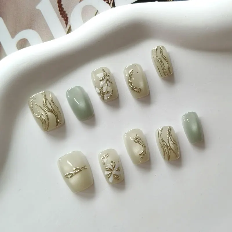 10Pcs French Style Light Green with Gold Plating Floral Design Fresh and Elegant Press On Nails Nail Art Fake Nail Reusable