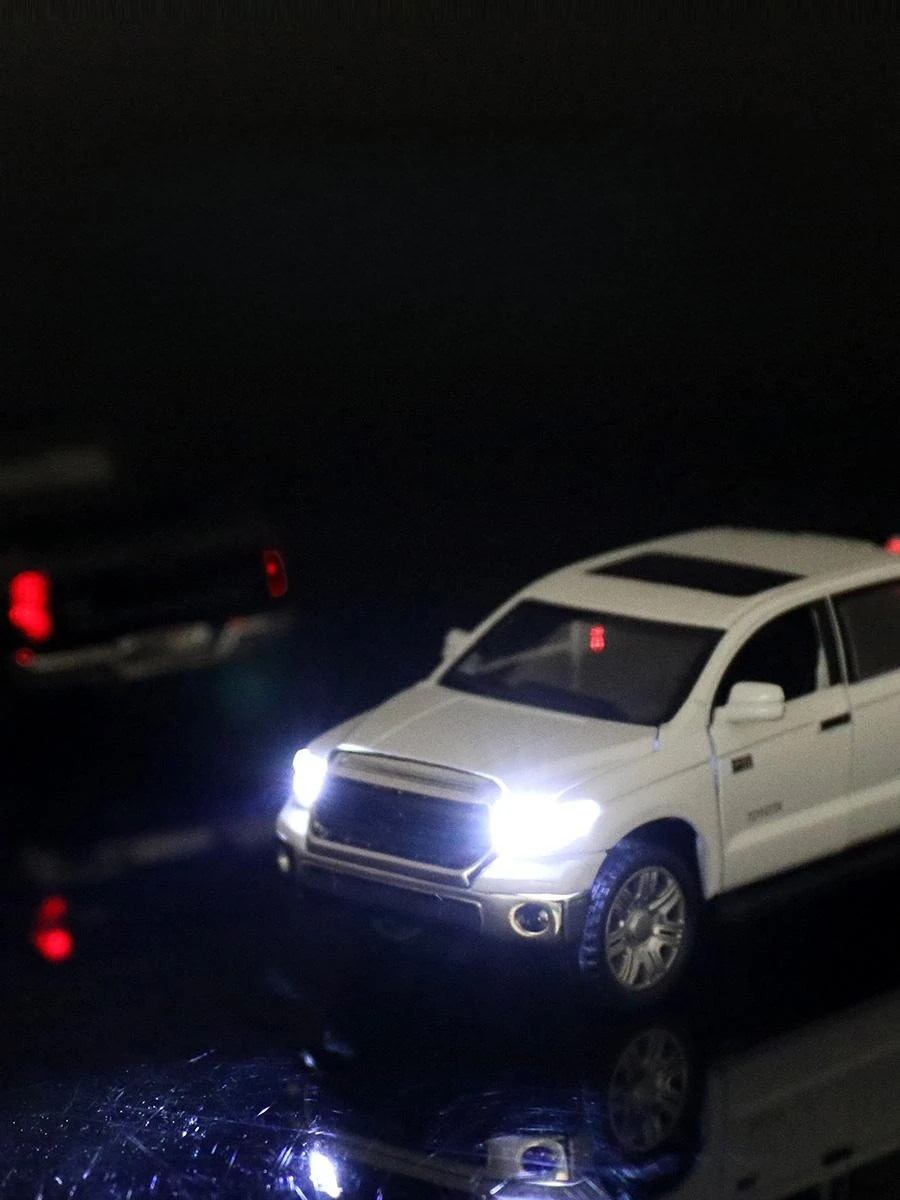 1/32 TOYOTA Tundra TRD Pickup Diecast Toy Truck Model Miniature Pull Back Doors Openable Sound & Light Collection Gift For Boy