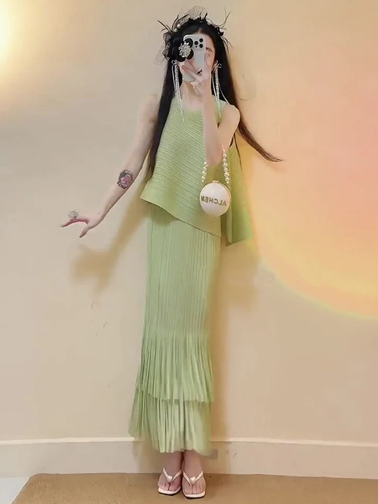 

Summer Outfit Women's Sleeveless round Neck High Waist Versatile Fringed Pleated Half Skirt Set Simple Straight Cut Silk Top