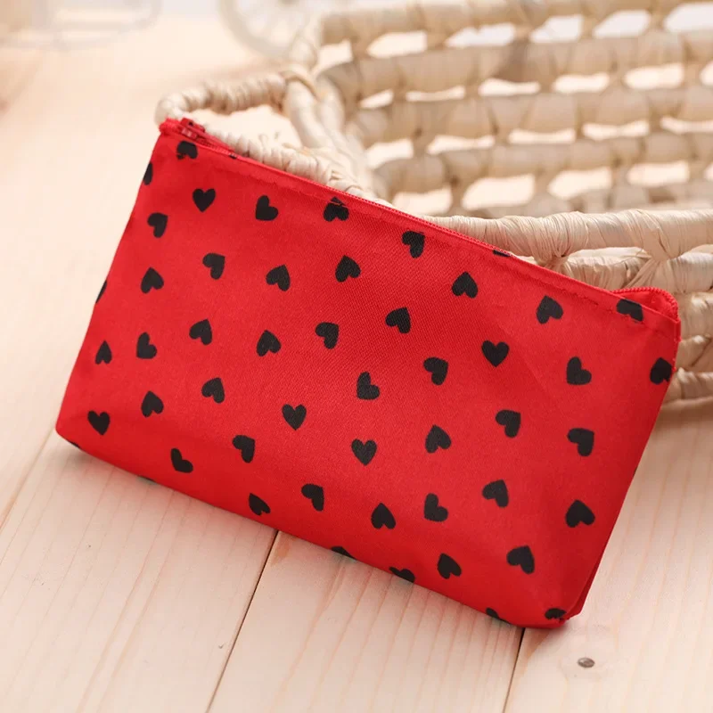 Simple Fashion Women Makeup Bags Cosmetic Bag Heart Print Cosmetics Bag for Travel Lady Washing Toiletry Pouch Bags