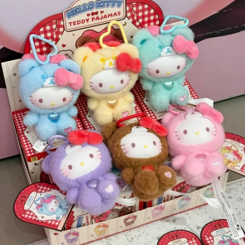 

2025Новая натуральная Toptoy Hellokitty, одежда для сна Тедди, серия плюшевых кукол, глухая коробка, милый кулон, украшение, коллекционные игрушки, подарок для девочек