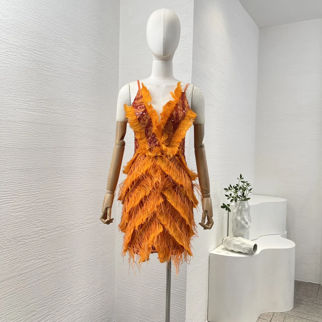 Mini abito Sexy con scollo a v profondo con bretelle Patchwork di piume di struzzo arancione