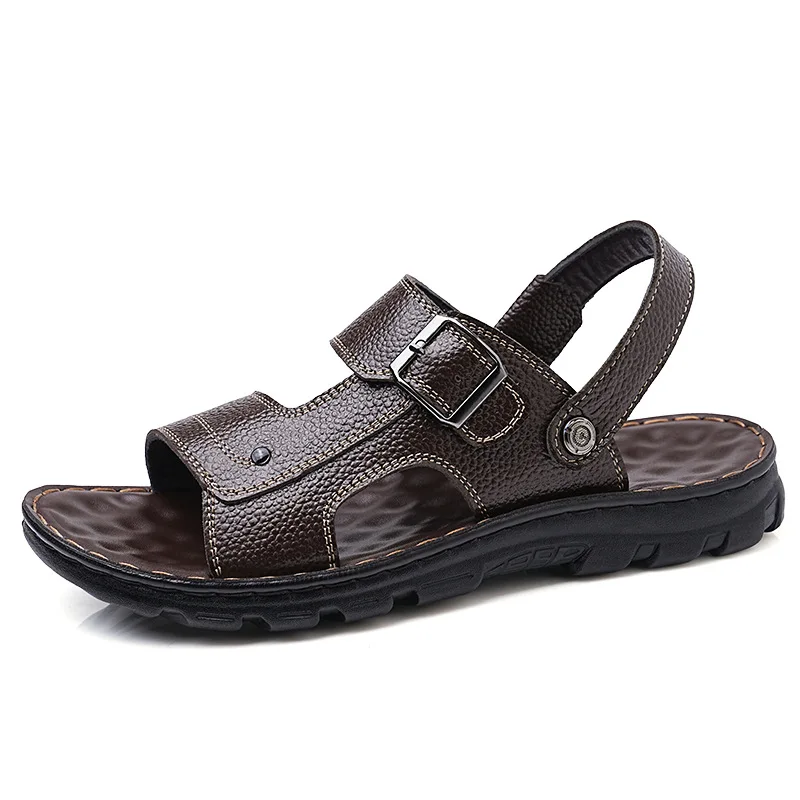 

Однотонные дизайнерские кожаные сандалии с пряжкой для мужчин, новая летняя модная пляжная обувь, мужские нескользящие тапочки двойного назначения, мужские туфли