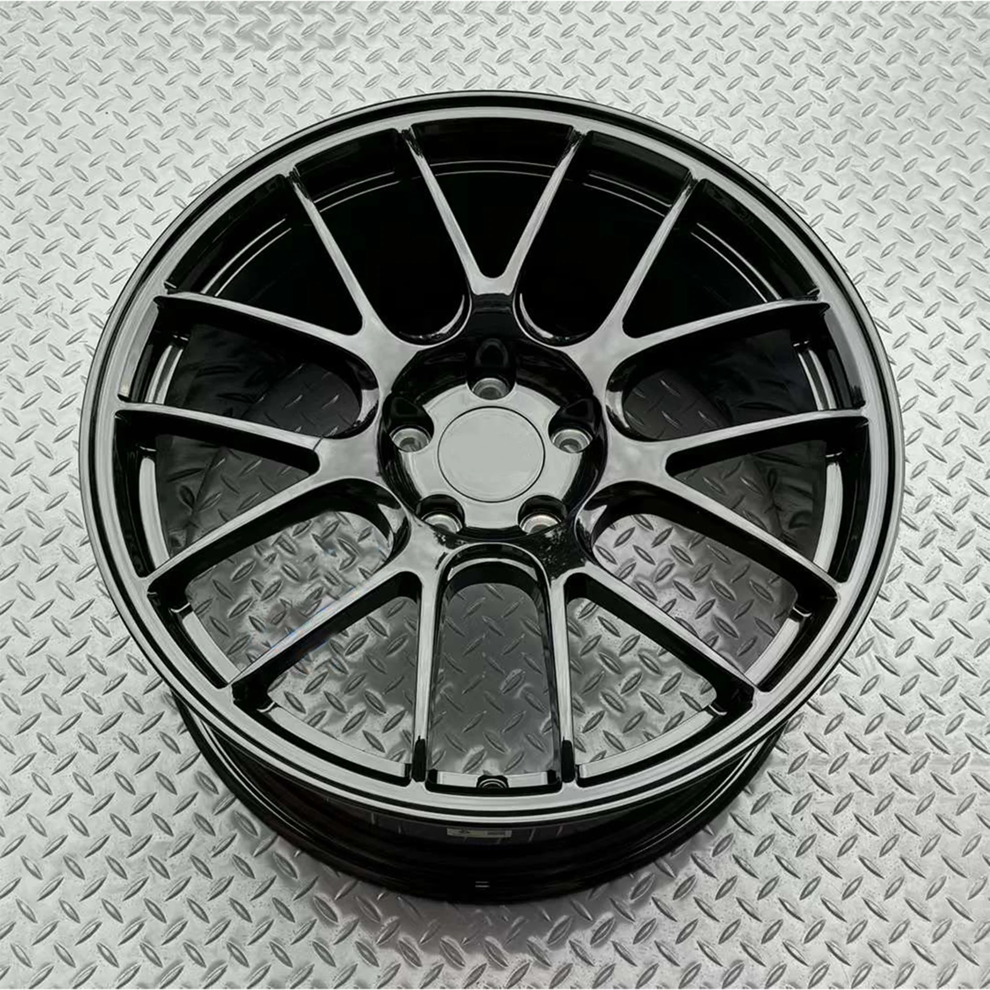 

HMD for Ferrari 296 SF90 GTC4 wheels, using forging technology, material T6061 aviation aluminum, accepting custom drawings