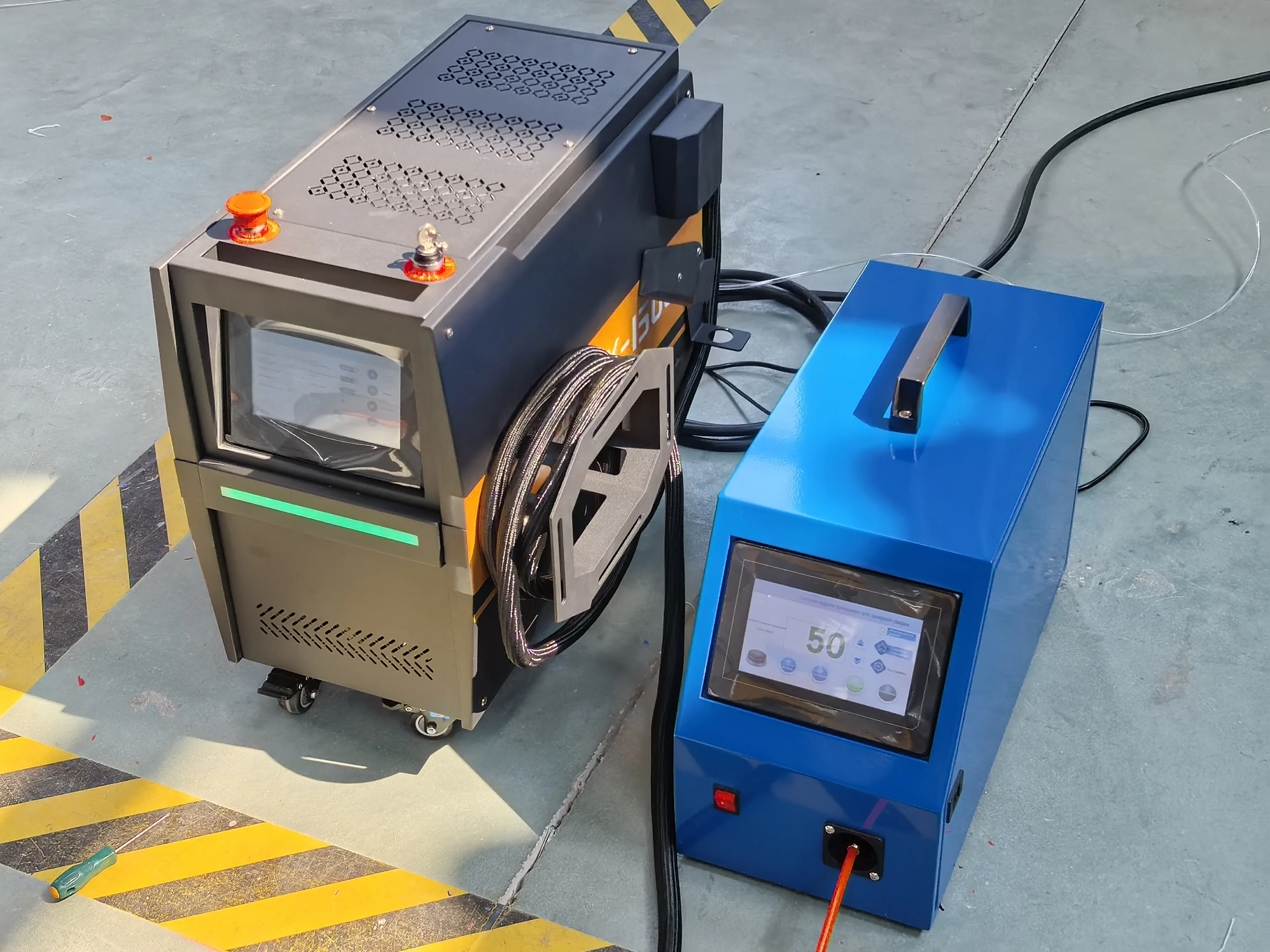 

4 in 1 1500w Fiber Laser Welder Handheld Laser Welding Machine for Metal