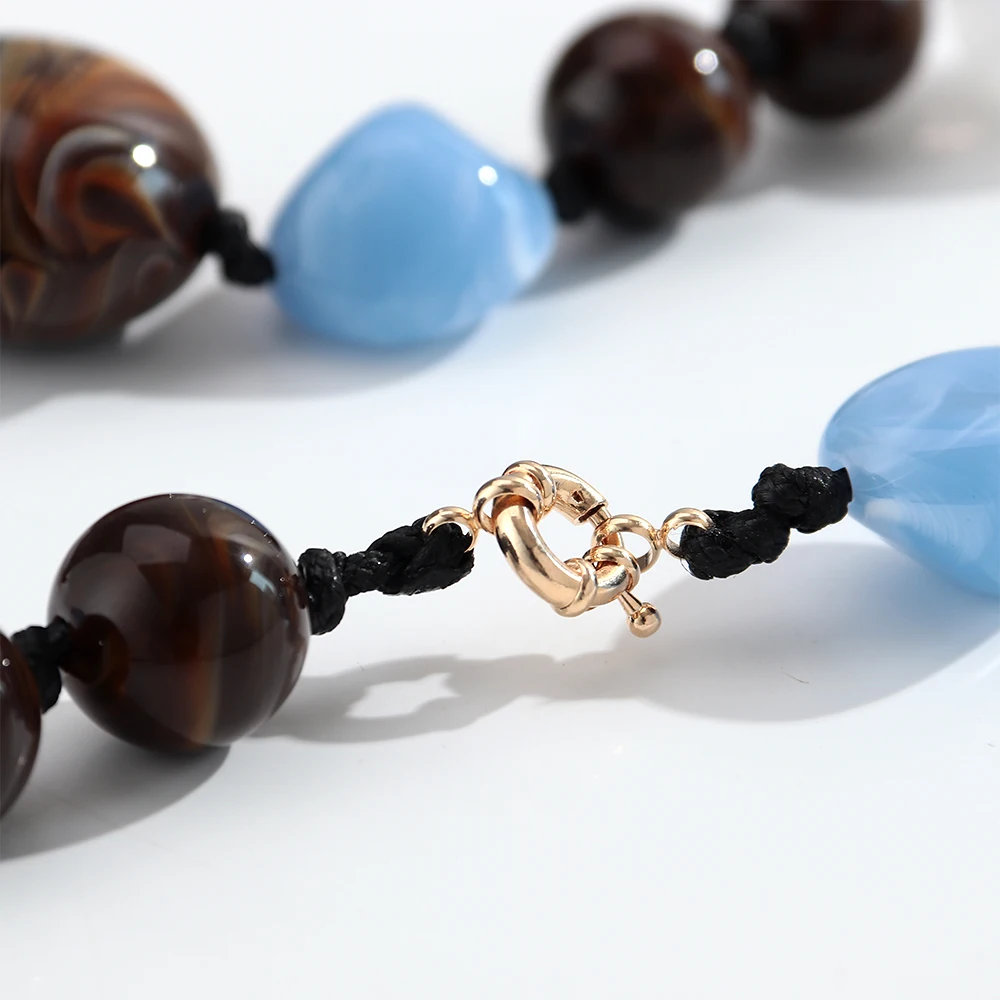 Modische Acryl-Halskette mit Unregelmäßigen Geometrischen Perlen, Neue Handgefertigte Geknotete Perlenkette, Trendiger Schmuck als Geschenk – Detail 5