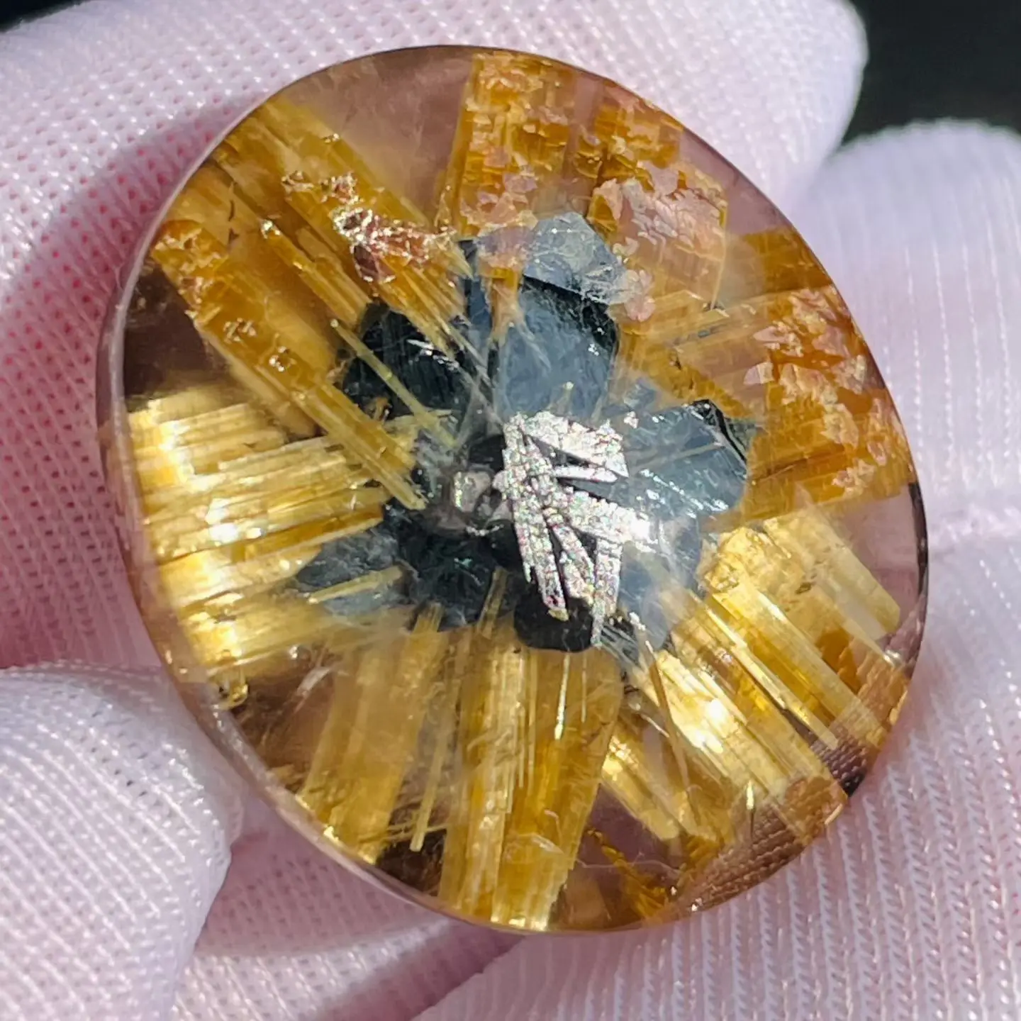 

Natural Gold Rutilated Quartz Pendant Flower Oval Rutilated Quartz Jewelry 23*19*9mm Men Women Brazil AAAAAAA