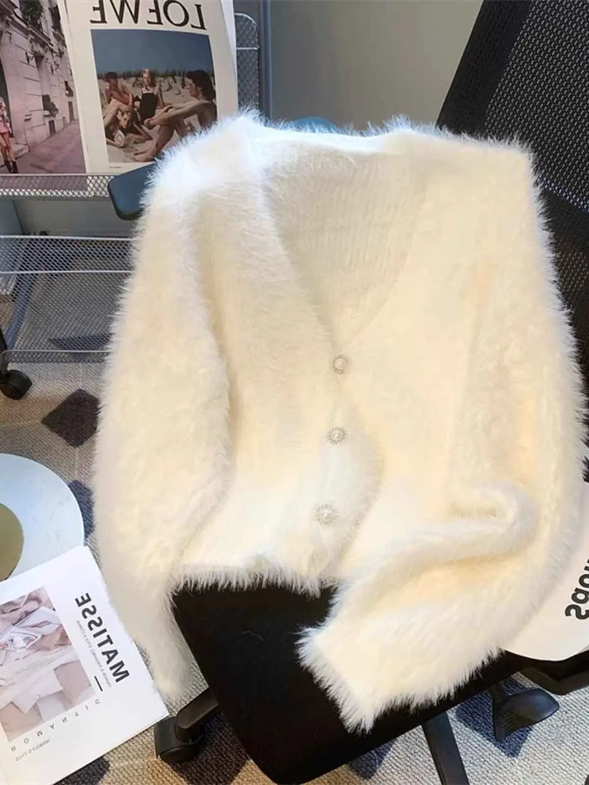 

Осень/зима 2026, вязаный кардиган, французская норковая флисовая куртка с v-образным вырезом, женская весенне-зимняя верхняя одежда, модный старинный свитер