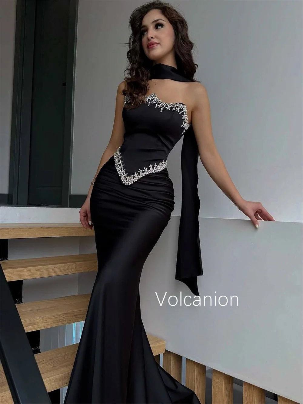 カスタマイズされたフォーマルなシャルムーズプリーツ、スパンコール付きマーメイドストラップレスロングドレス、キンセアニェーラ、オーダーメイド、特別な機会、モダンスタイル