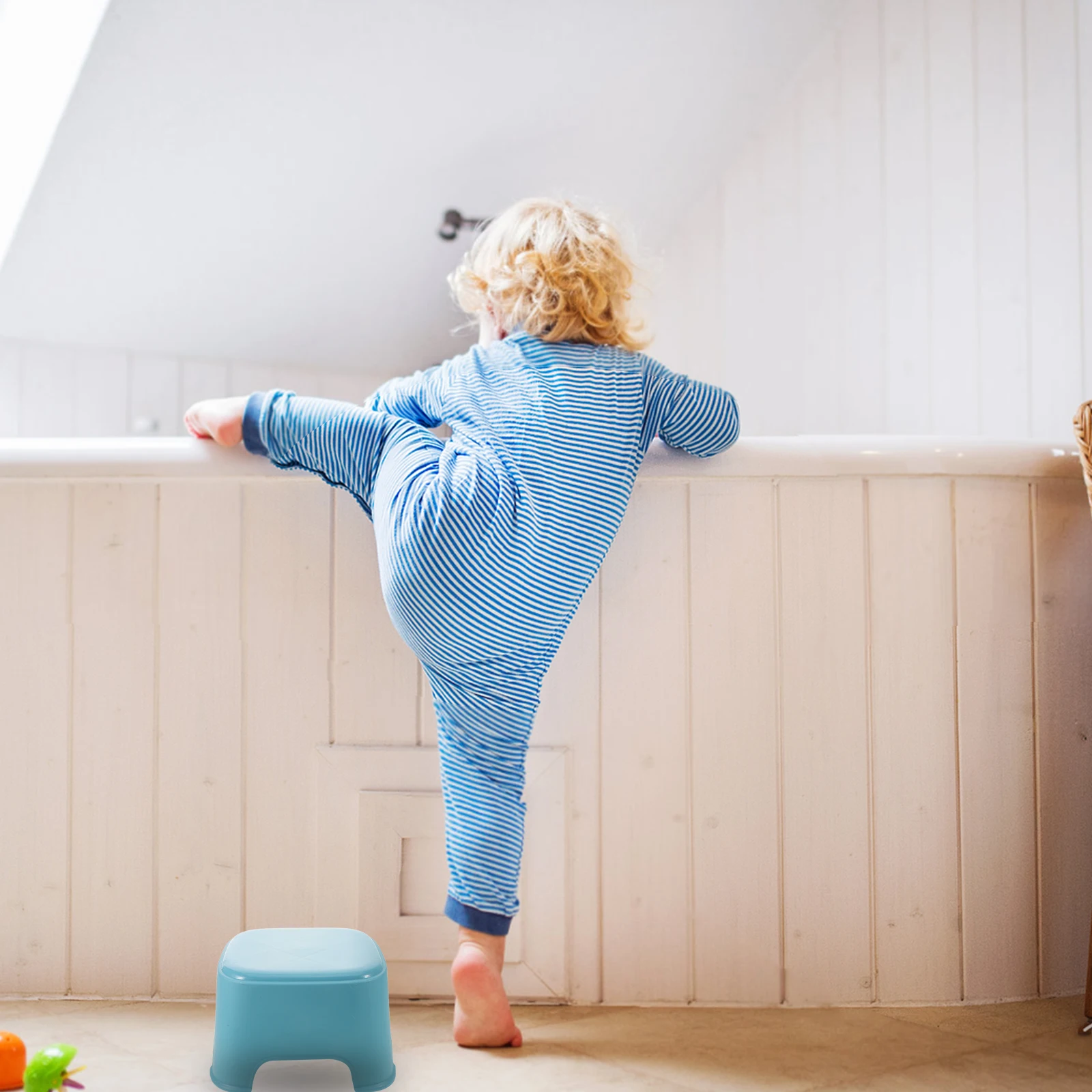 Minimalist Anti Slip Plastic Step For Bathroom Shower Kitchen Home Use Step Stool Small Foot Stool