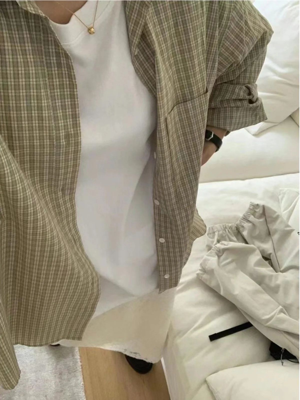 Csa Fena Casual de Manga Longa com Estampa Xadrez Retrô Solta, Detalhe de Botão, Material de Aodão, Gola Dobrável