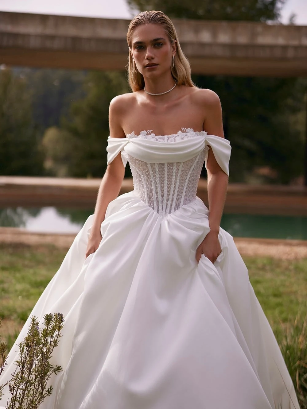 

Customized Sexy White Satin Wedding Dress Soft Strapless Off the Shoulder Bridal Gowns Boho A-Line Chapel Train Vestido De Novia