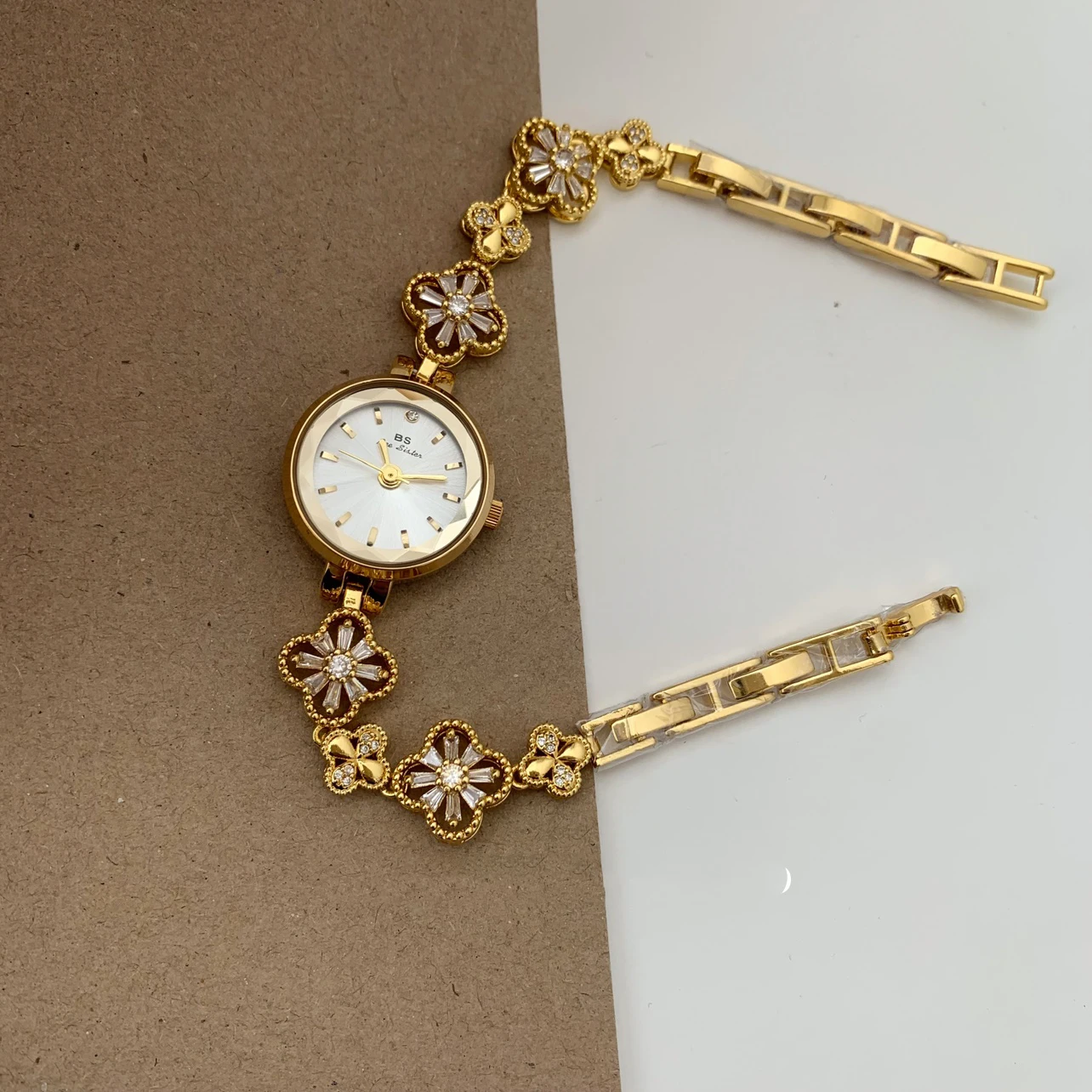 Luxury Women's Watches Elegant Fashion Clover Diamond Skeleton Bracelet Wristwatch Temperament Small Dial Quartz Ladies Watch