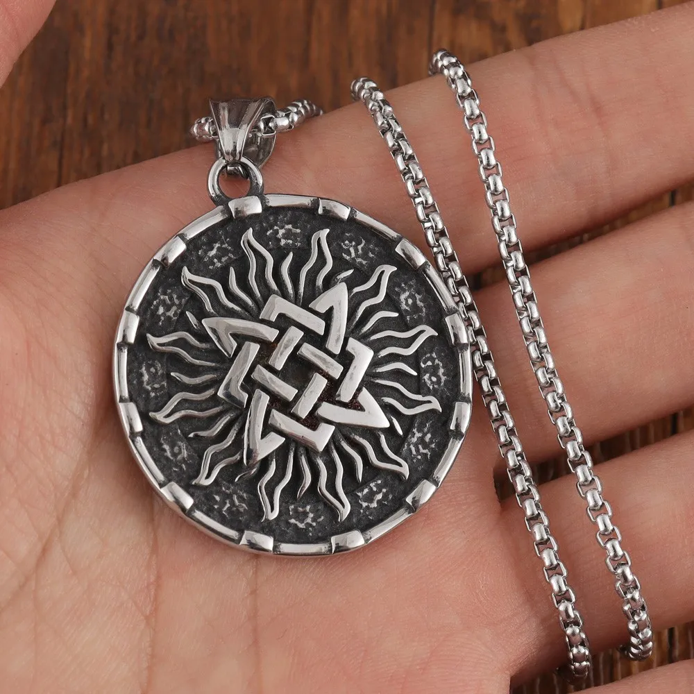 Vintage Viking Rune Flame Medal Pendant Charm Men\'s Necklace Fashion Christmas Valentine\'s Day Gift Protector Jewelry Accessorie