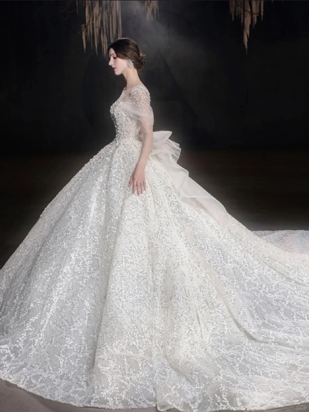 Abiti da sposa di lusso 2024 per le donne colletto quadrato abiti da sposa personalizzati senza maniche paillettes perline Dubai arabo Vestido de Novia