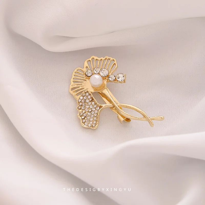 1 قطعة الفاخرة تزهر تقليد اللؤلؤ المياه الماس المنسوجة زهرة بروش يظهر نمط أنيق يضيء الضوء على الموضة