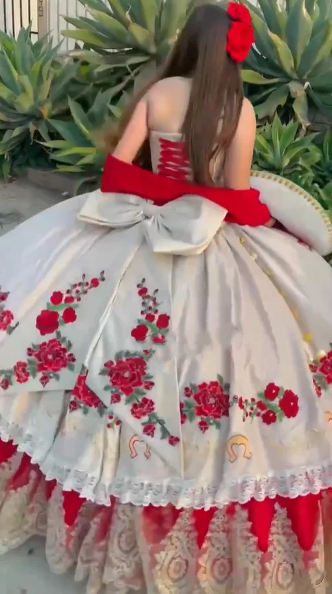 Gaun putri Quinceanera tanpa tali putih merah 2025 ponco renda bunga bordir busur bestido de 15 a20os