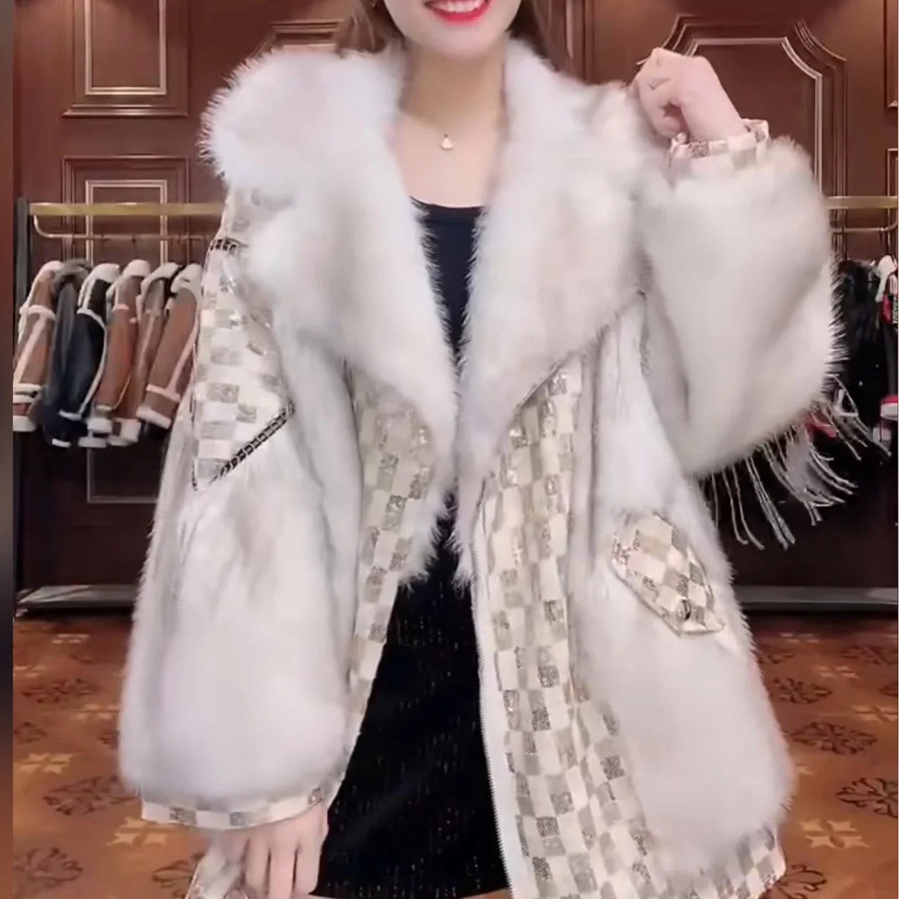 High Street Elegant Sweet All-matching 2022 Winter New Fur Integrated Sequined Diamonds Top Women's Lamb Wool Coat Fashion