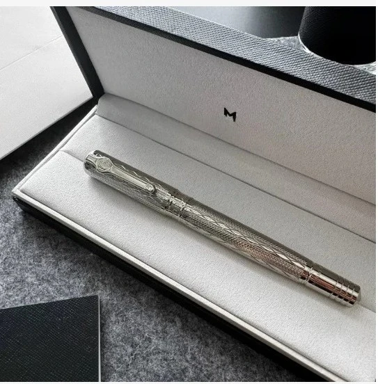 

Роскошная шариковая ручка M - металлический корпус с антикварной серебряной зеркальной отделкой (футляр для ручки в комплект не входит)