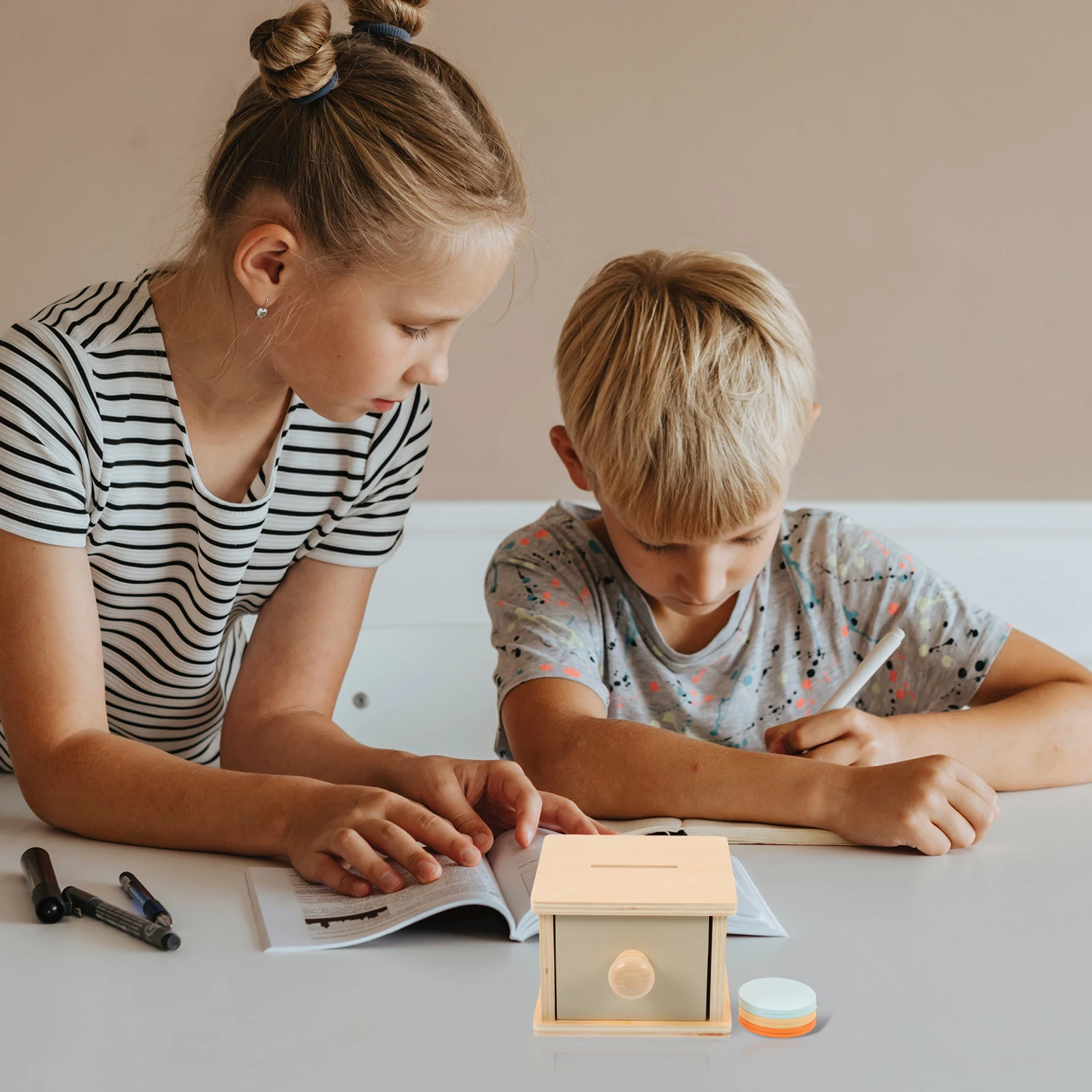 1pc Montessori Scatola di Monete di Legno Per I Più Piccoli 1-3 Abilità Motorie Fine Cognizione del Colore Apprendimento Giocattolo Educativo Del Bambino Afferrare